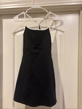 Gap fit Black with white trim sz small athletic dress with shorts underneath
